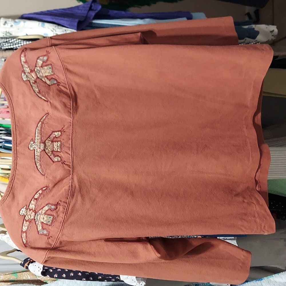 Embroidered bird shirt handmade invw266